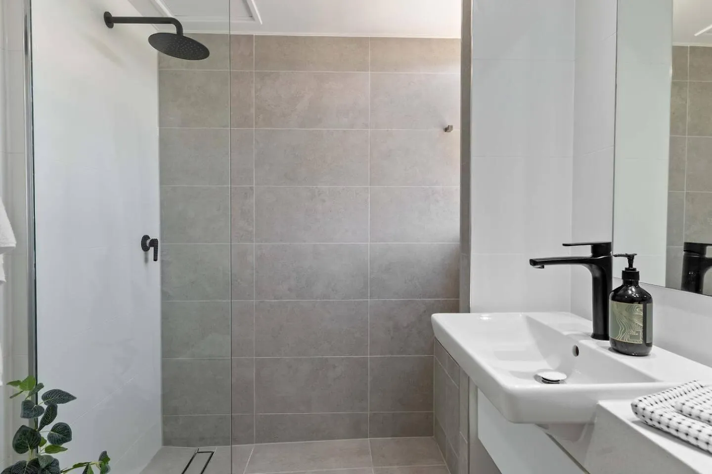 Apartament The Abbott—A Sea-Swept Esplanade Abode Cairns Australia
