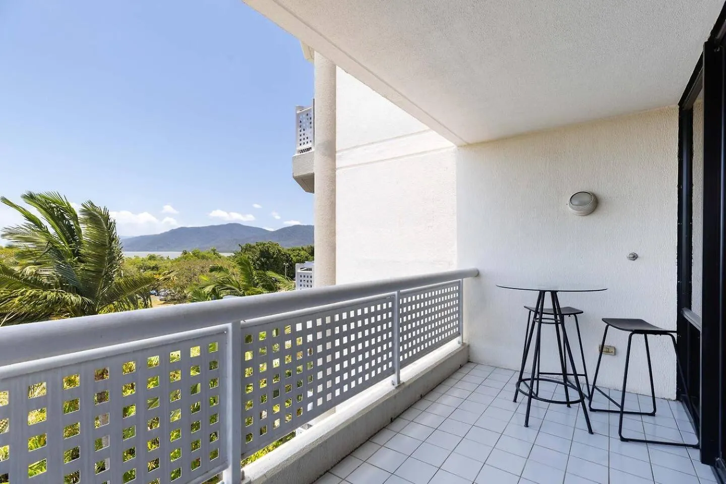 Apartament The Abbott—A Sea-Swept Esplanade Abode Cairns 0*,  Australia